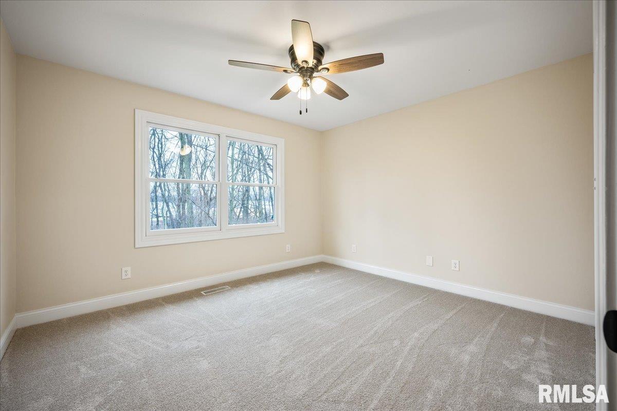 914 South Johanson Road Peoria, IL 61607 - Photo 17 of 32