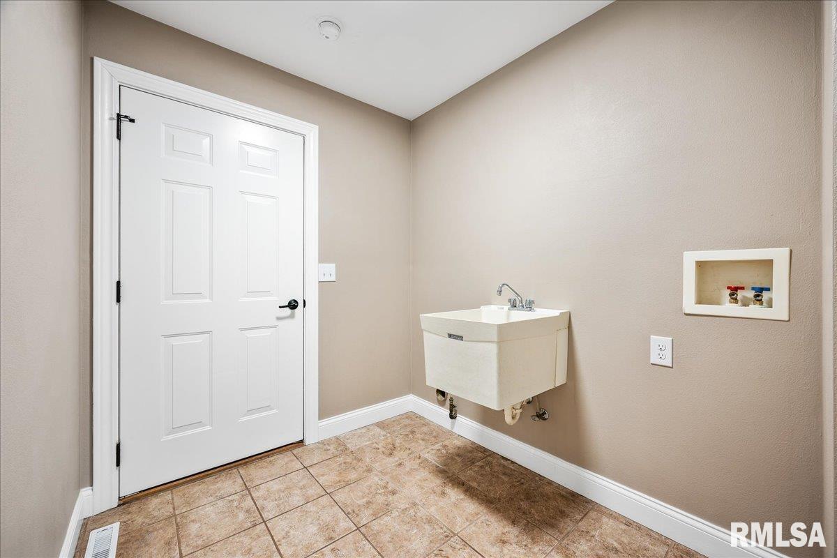 914 South Johanson Road Peoria, IL 61607 - Photo 19 of 32