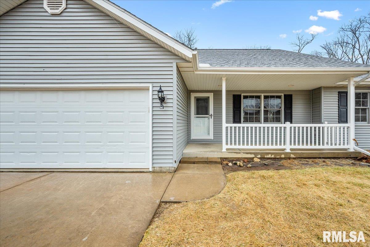 914 South Johanson Road Peoria, IL 61607 - Photo 2 of 32