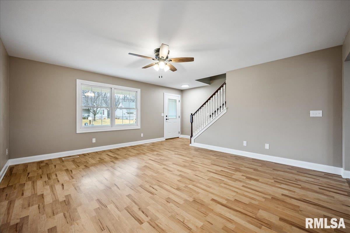 914 South Johanson Road Peoria, IL 61607 - Photo 6 of 32