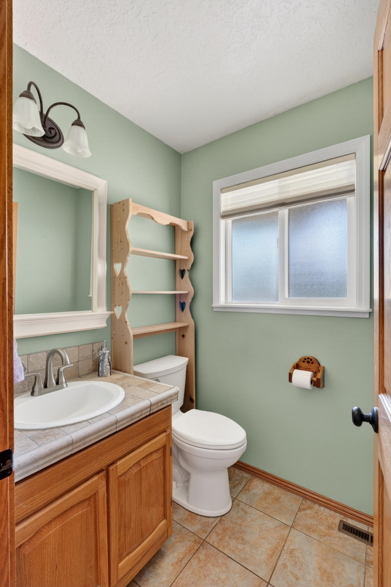 60596 Springtree Court Bend, OR 97702 - Photo 13 of 41 136_Springtree_Pro Property Photos_Bend