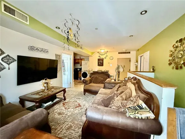 $699,000 | 157 Avenue P, Unit 2A | Bensonhurst