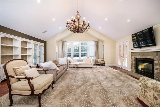 $18,000 | 568 Wellesley Street, Weston, MA 02493