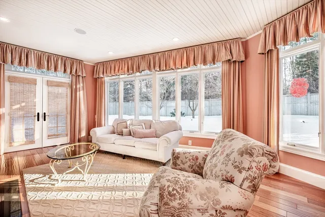 $18,000 | 568 Wellesley Street, Weston, MA 02493