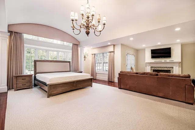 $18,000 | 568 Wellesley Street, Weston, MA 02493