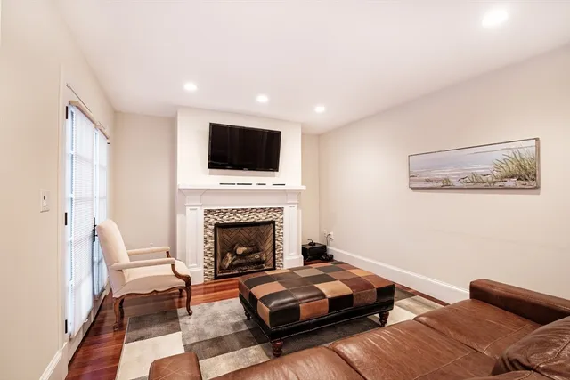 $18,000 | 568 Wellesley Street, Weston, MA 02493