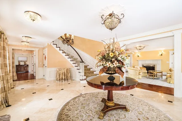 $18,000 | 568 Wellesley Street, Weston, MA 02493