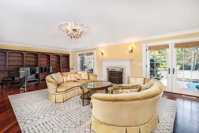 $18,000 | 568 Wellesley Street, Weston, MA 02493