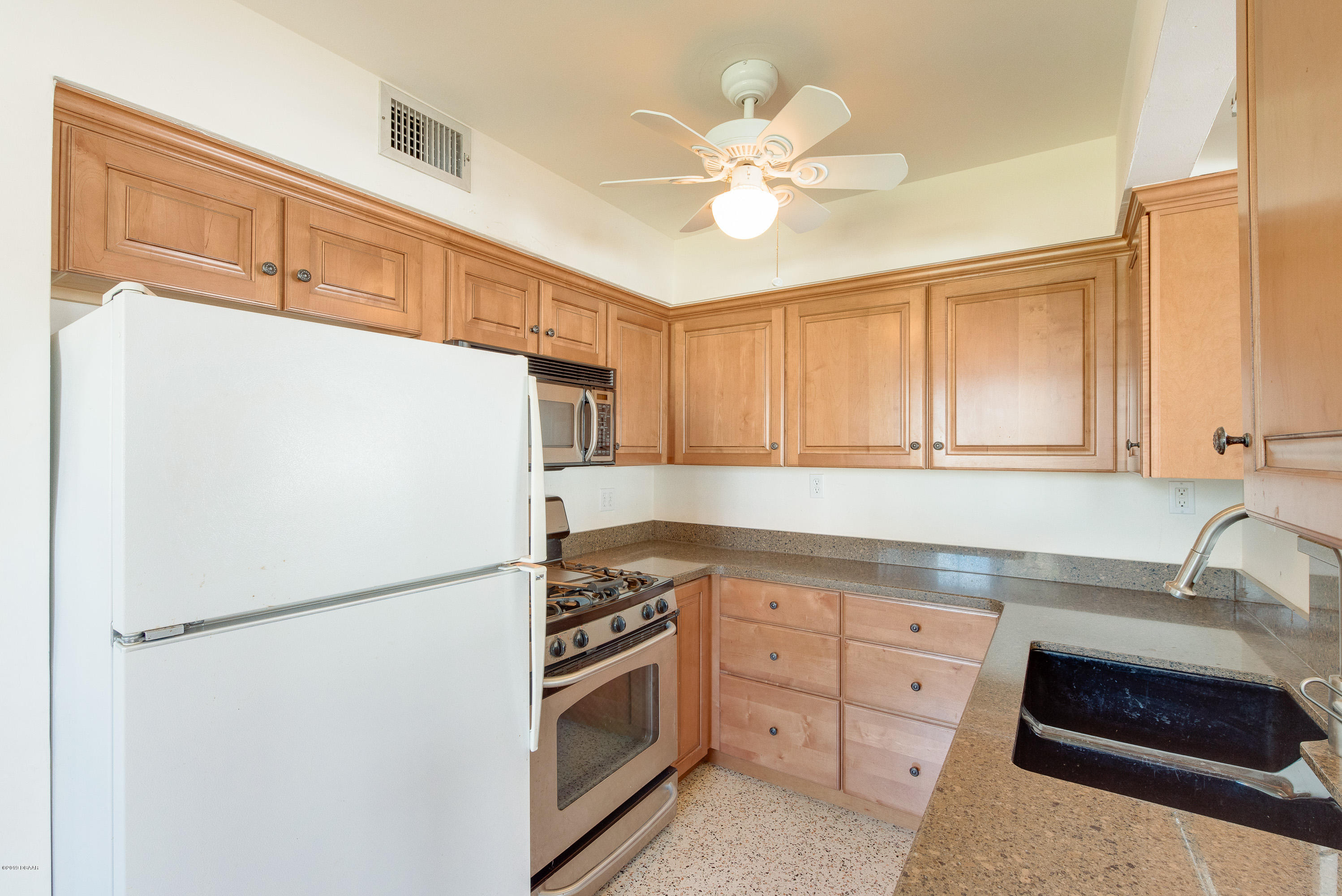124 Lindley Road Daytona Beach, FL 32118 - Photo 10 of 29 124 Lindley Rd.-15