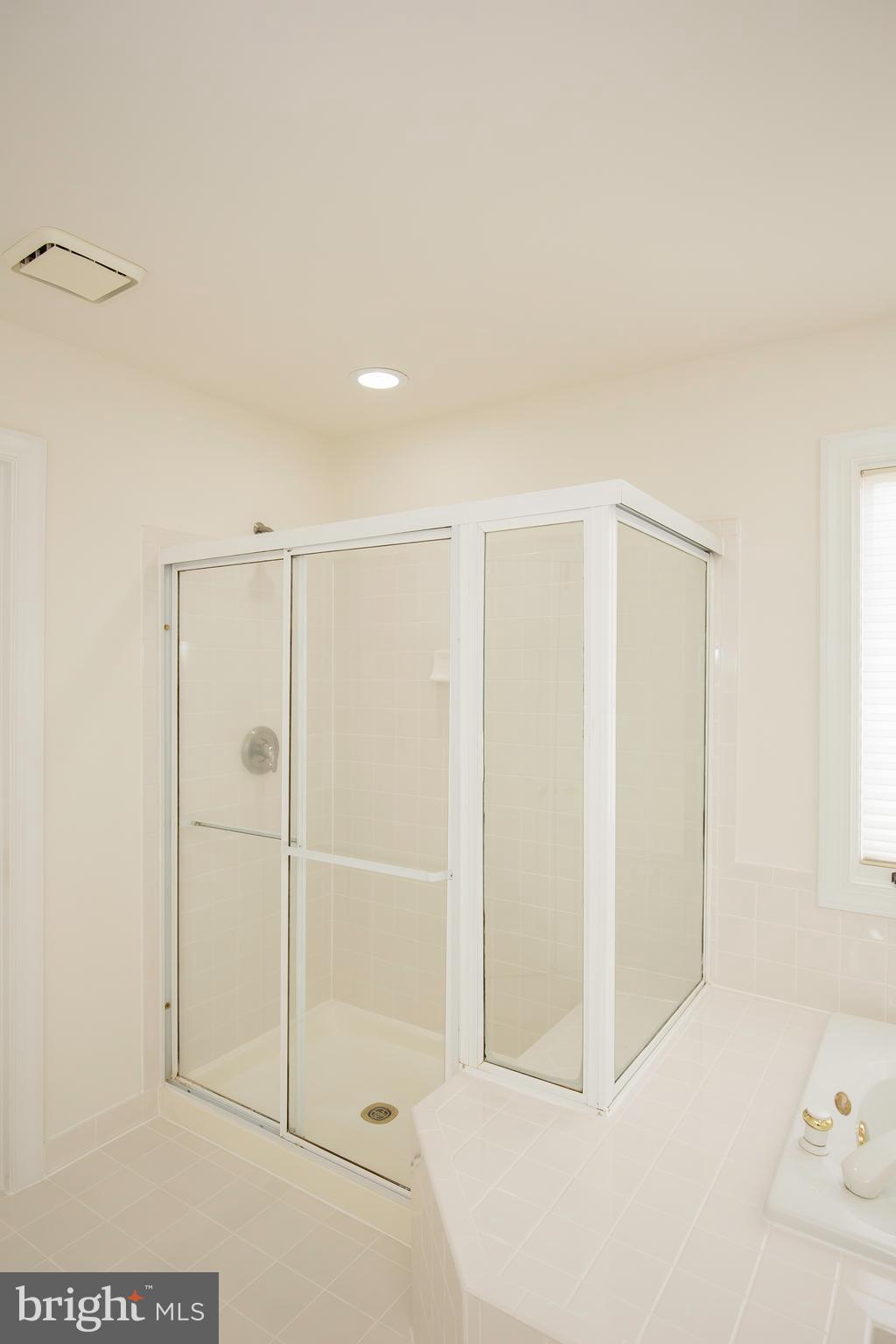 5466 Ashleigh Road Fairfax, VA 22030 - Photo 34 of 56 Gallery Image 34