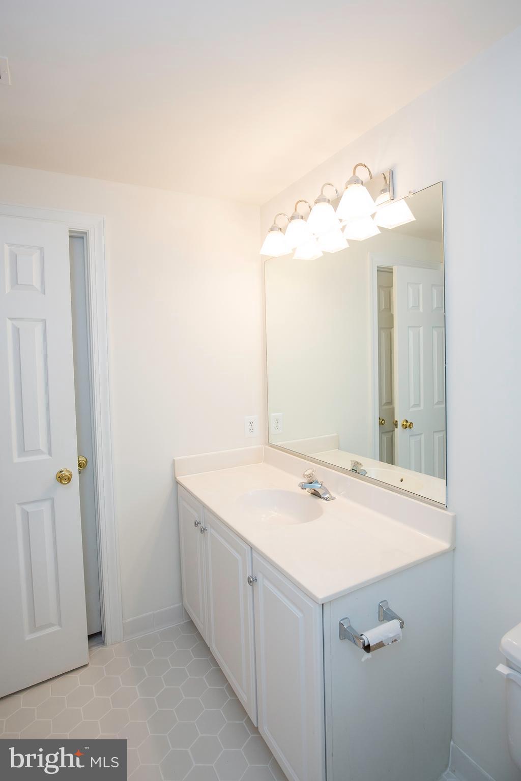 5466 Ashleigh Road Fairfax, VA 22030 - Photo 51 of 56 Gallery Image 51