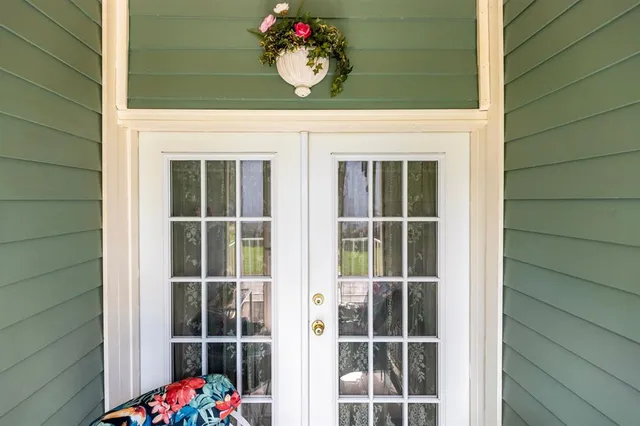 a view of residential houses with cars parked in front of house