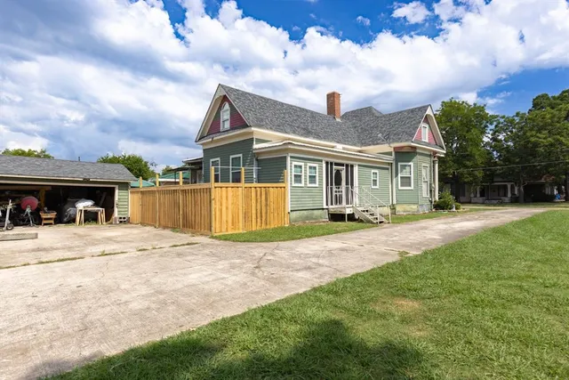 a table and chairs in the patio