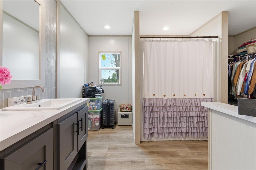 8792 Highway 67 Saltillo, TX 75478 - Photo 21 of 40 Master Bathroom