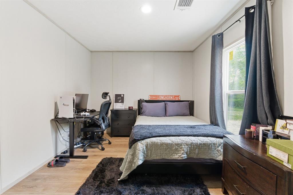 8792 Highway 67 Saltillo, TX 75478 - Photo 28 of 40 Bedroom with Jack-and-Jill bathroom