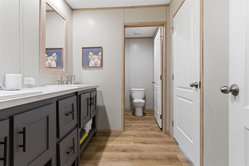 8792 Highway 67 Saltillo, TX 75478 - Photo 30 of 40 Jack-and-Jill Bathroom