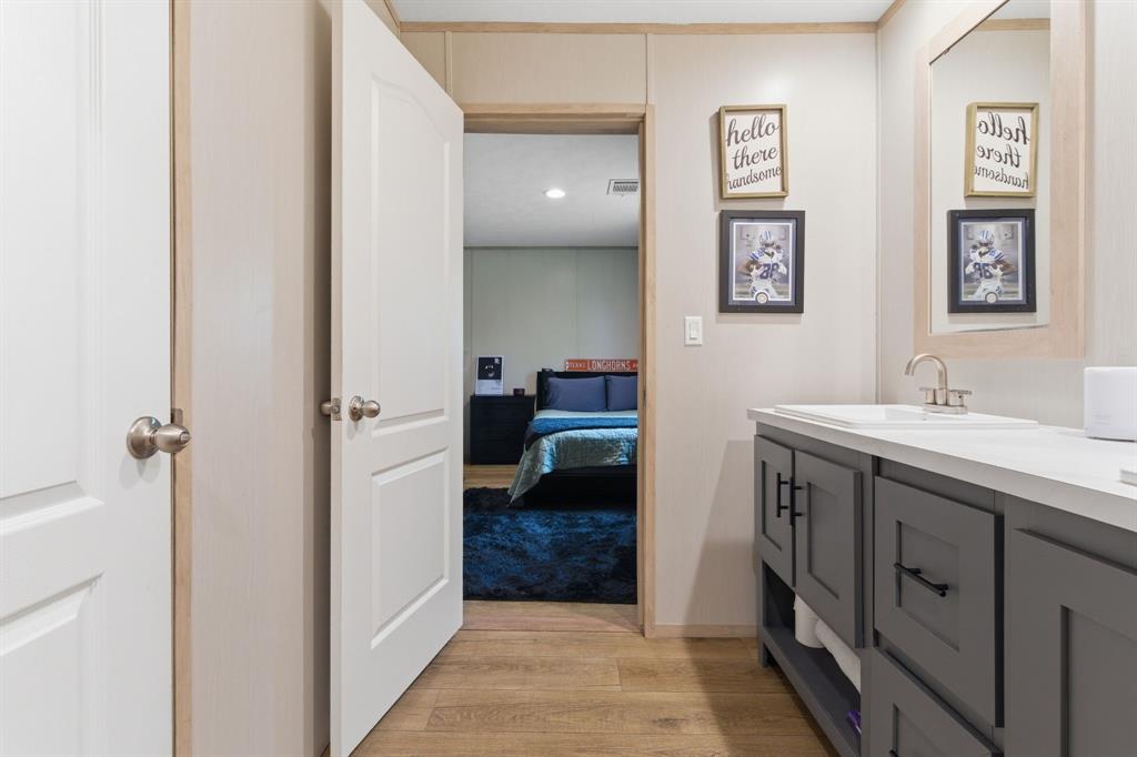 8792 Highway 67 Saltillo, TX 75478 - Photo 31 of 40 Jack-and-Jill Bathroom