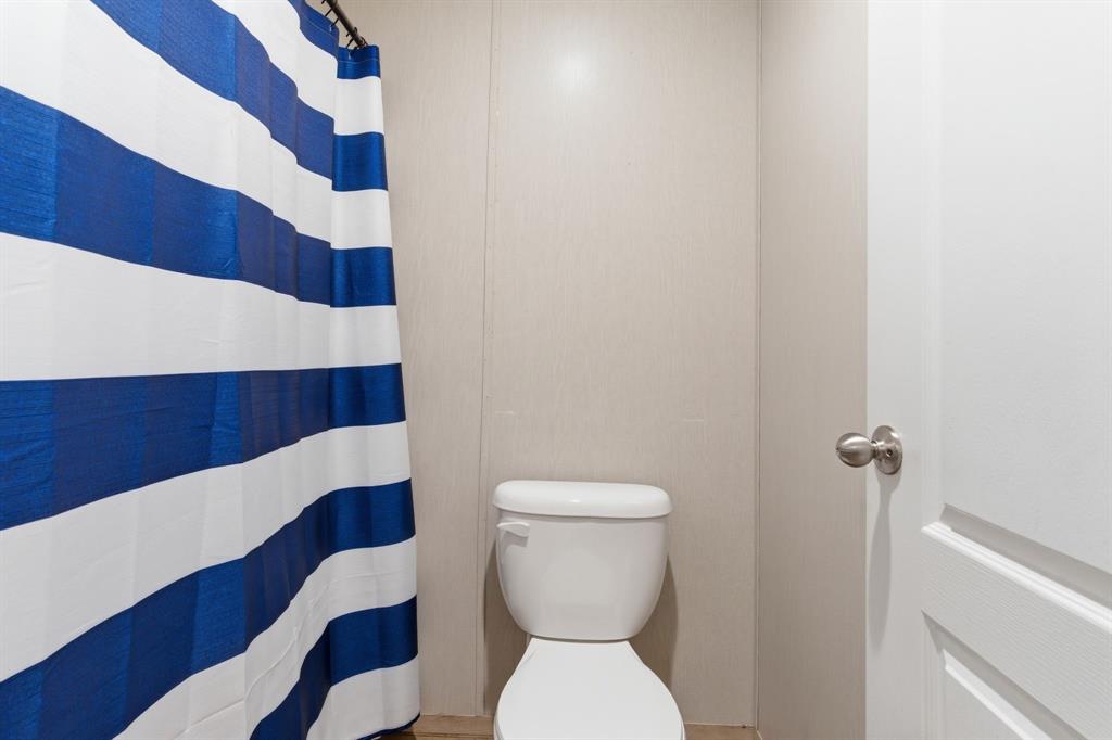 8792 Highway 67 Saltillo, TX 75478 - Photo 33 of 40 Jack-and-Jill Bathroom