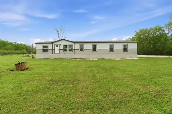 $325,000 | 8792 Highway 67, Saltillo, TX 75478