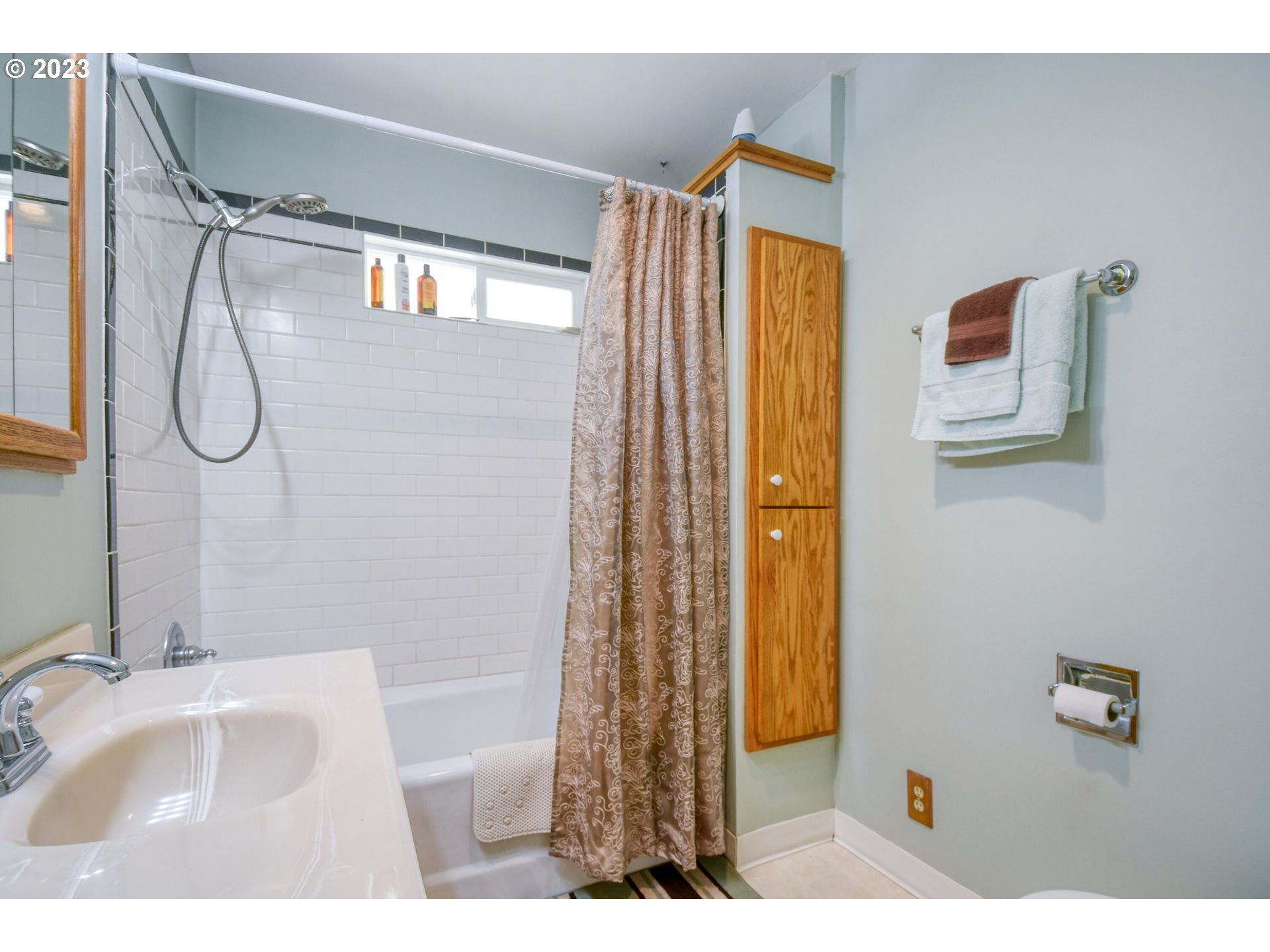 630 Northwest 9th Street Pendleton, OR 97801 - Photo 18 of 45 a bathroom with a sink and a mirror