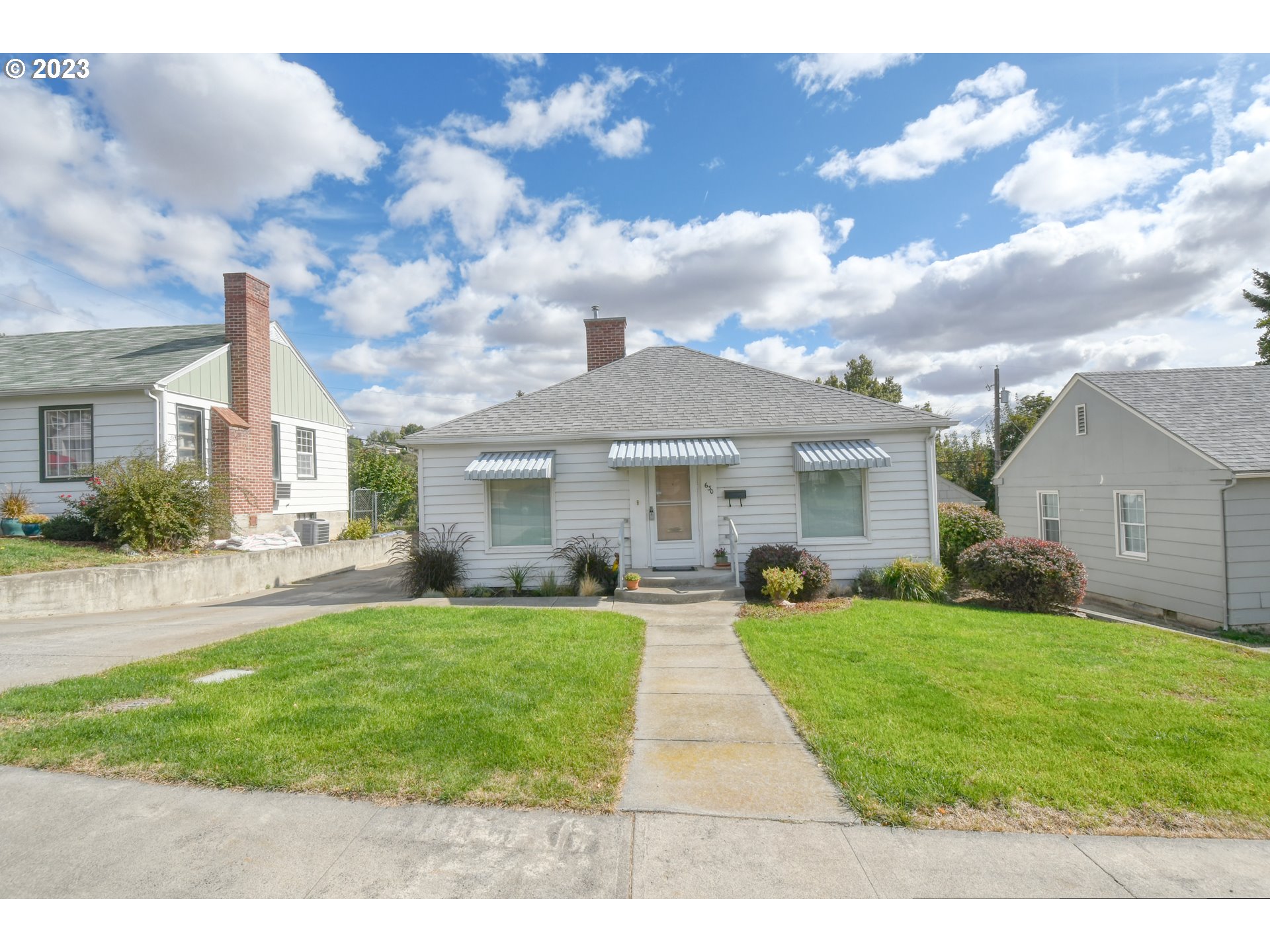 630 Northwest 9th Street Pendleton, OR 97801 - Photo 2 of 45 a front view of a house with a yard and garage