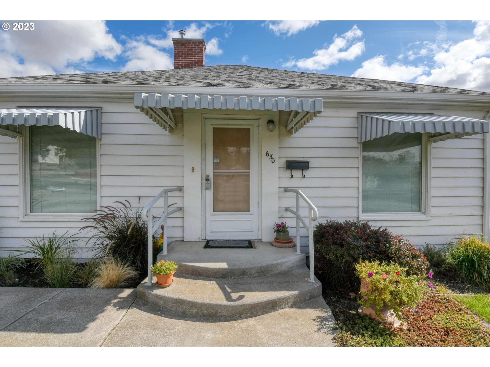 630 Northwest 9th Street Pendleton, OR 97801 - Photo 3 of 45 a view of a house with potted plants