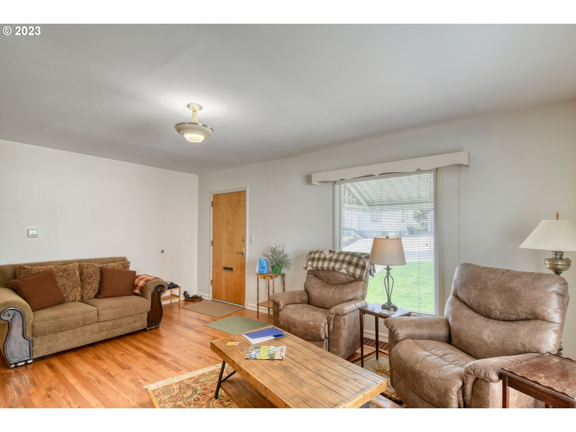 630 Northwest 9th Street Pendleton, OR 97801 - Photo 6 of 45 a living room with furniture and a window
