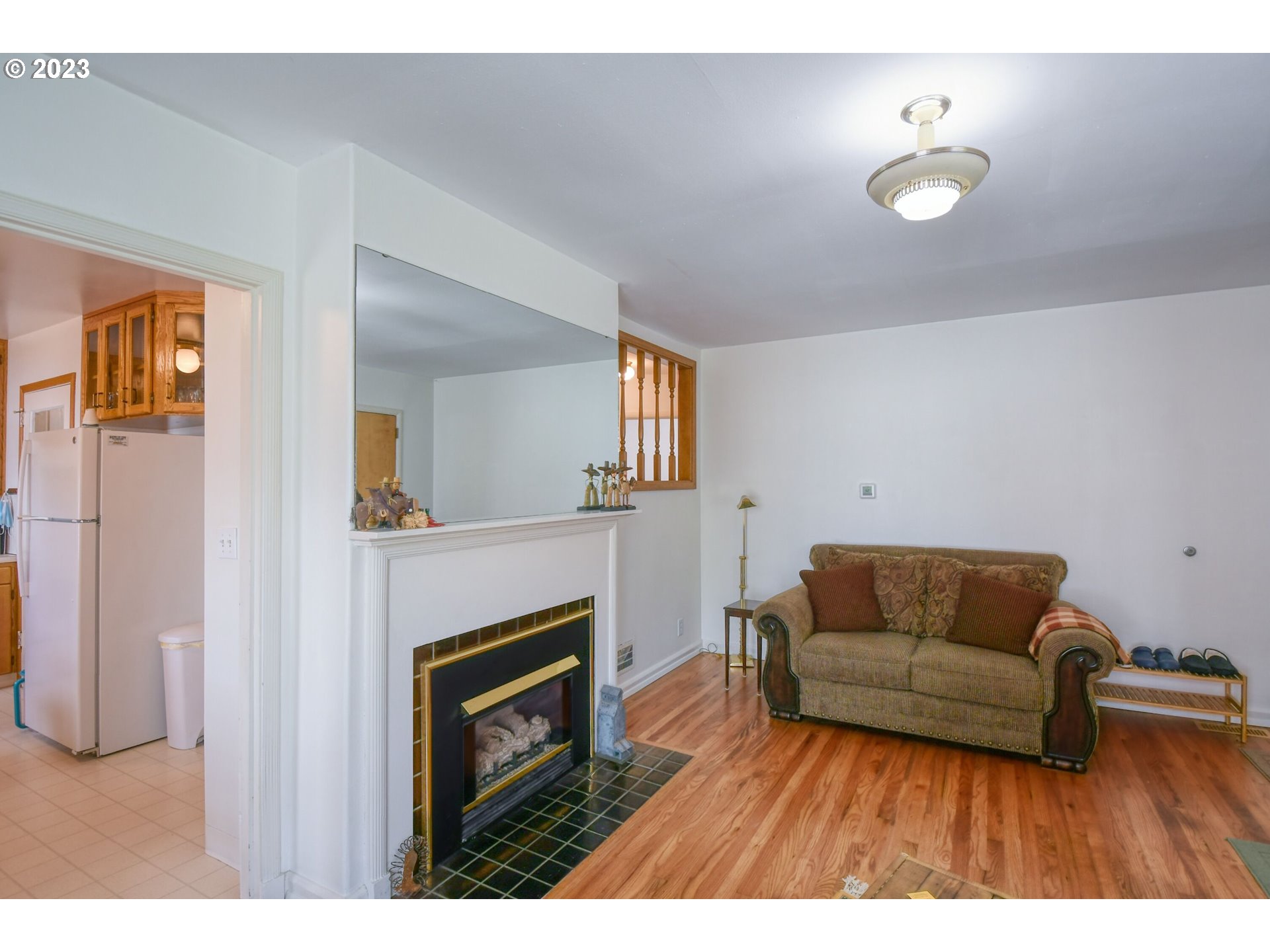 630 Northwest 9th Street Pendleton, OR 97801 - Photo 8 of 45 a living room with furniture and a fireplace
