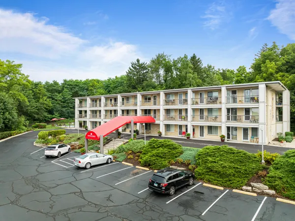 $239,000 | 227 Dewey Avenue, Unit 205, Fontana, WI 53125