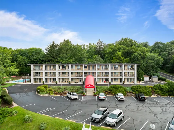 $239,000 | 227 Dewey Avenue, Unit 205, Fontana, WI 53125