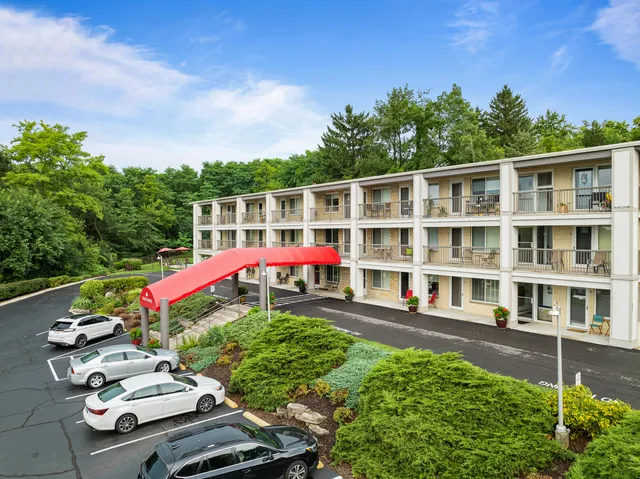 $244,000 | 227 Dewey Avenue, Unit 205, Fontana, WI 53125