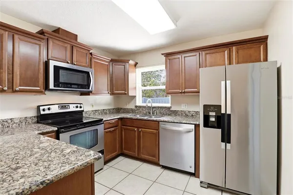 $2,100 | 125 West 5th Street, Chuluota, FL 32766