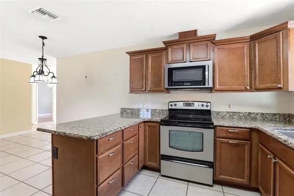 $2,100 | 125 West 5th Street, Chuluota, FL 32766