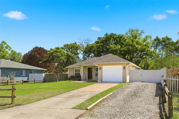 $2,100 | 125 West 5th Street, Chuluota, FL 32766