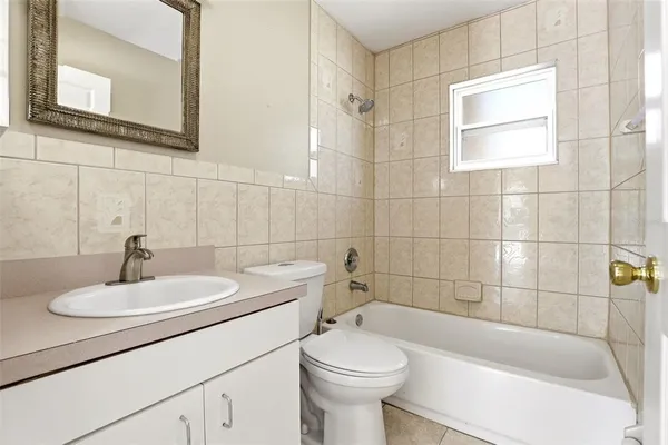 $2,100 | 125 West 5th Street, Chuluota, FL 32766