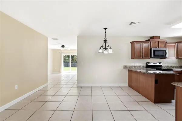 $2,100 | 125 West 5th Street, Chuluota, FL 32766
