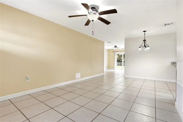 $2,100 | 125 West 5th Street, Chuluota, FL 32766