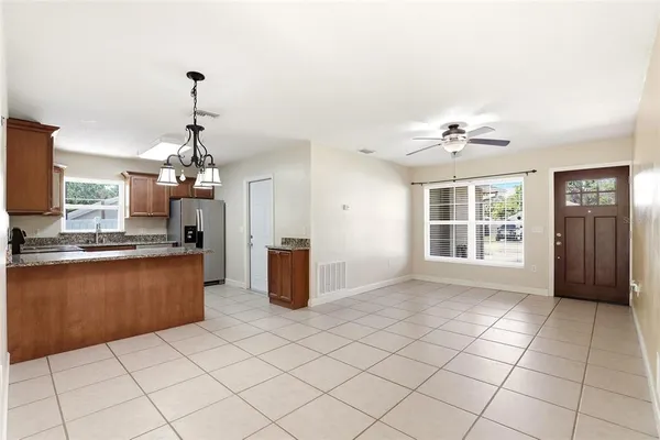 $2,100 | 125 West 5th Street, Chuluota, FL 32766