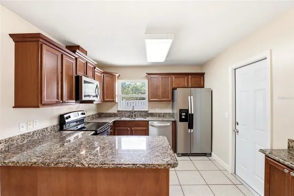 $2,100 | 125 West 5th Street, Chuluota, FL 32766