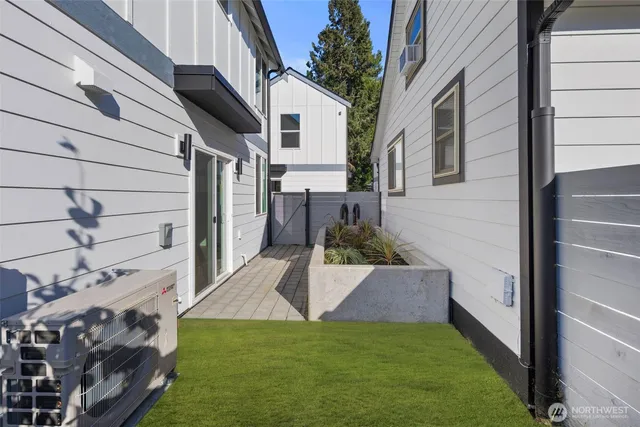 $470,000 | 820 South Sullivan Street, Seattle, WA 98108