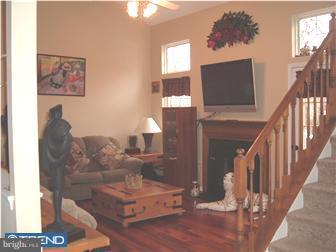 169 Ridgewood Way Burlington, NJ 08016 - Photo 7 of 12 Living Room