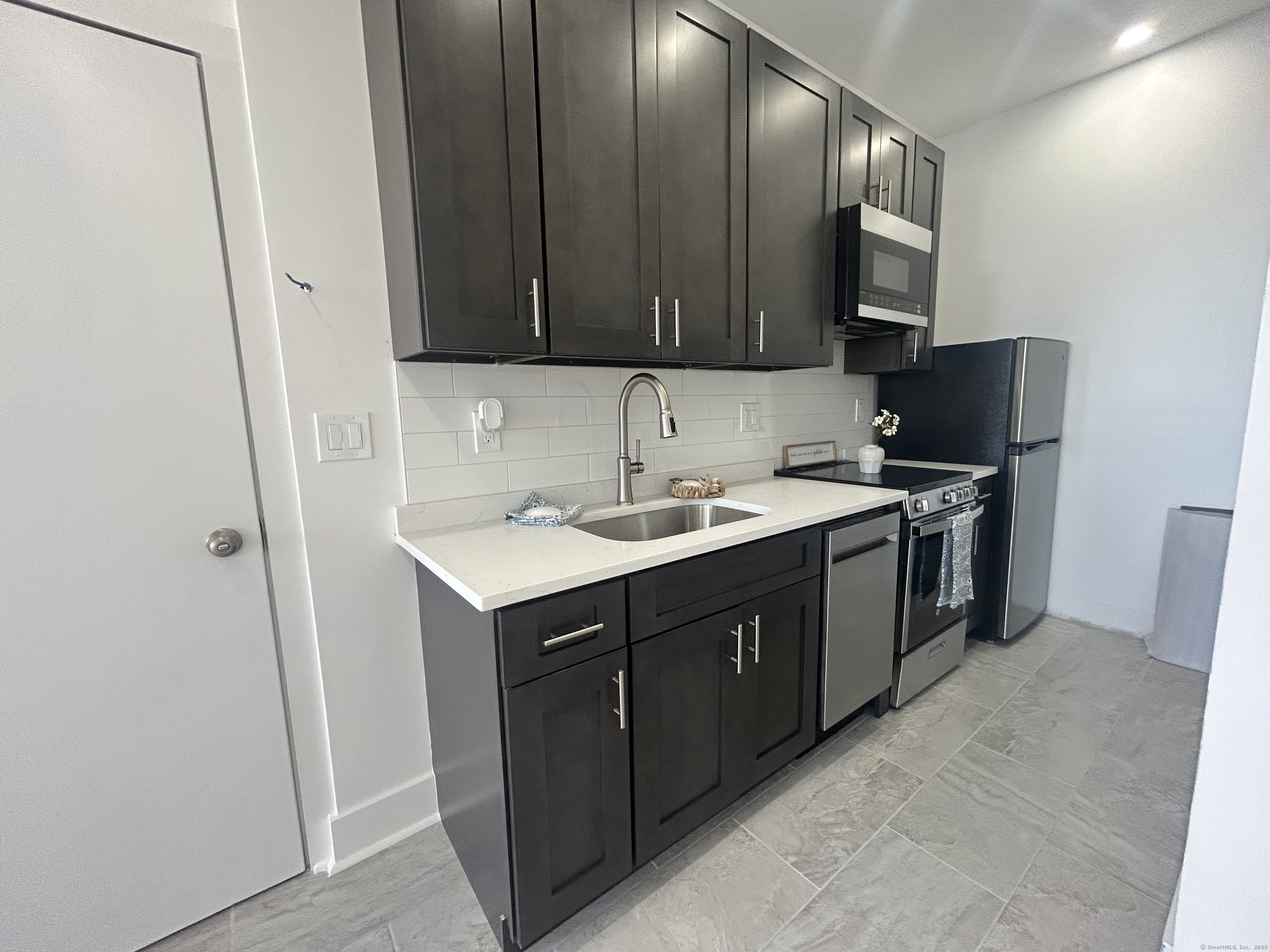 207 Bank Street, Unit 202 New London, CT 06320 - Photo 2 of 20