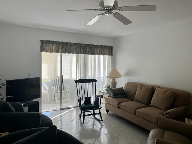 $1,650 | 2980 Crosley Drive East, Unit F, West Palm Beach, FL 33415