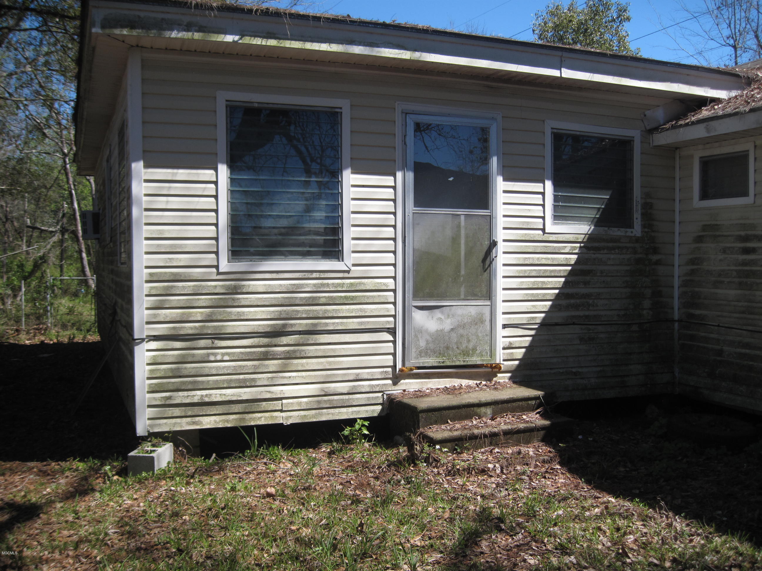 6401 Shortcut Road Moss Point, MS 39563 - Photo 4 of 10 IMG_3400