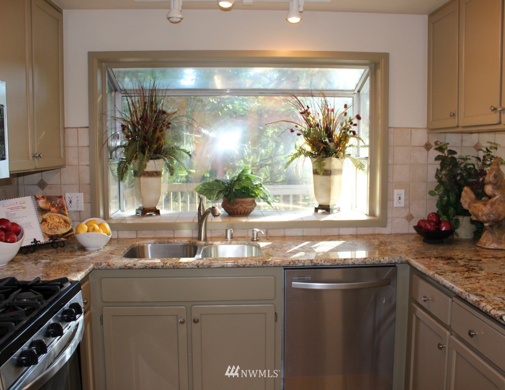 220 218th Place Southwest Bothell, WA 98021 - Photo 3 of 23