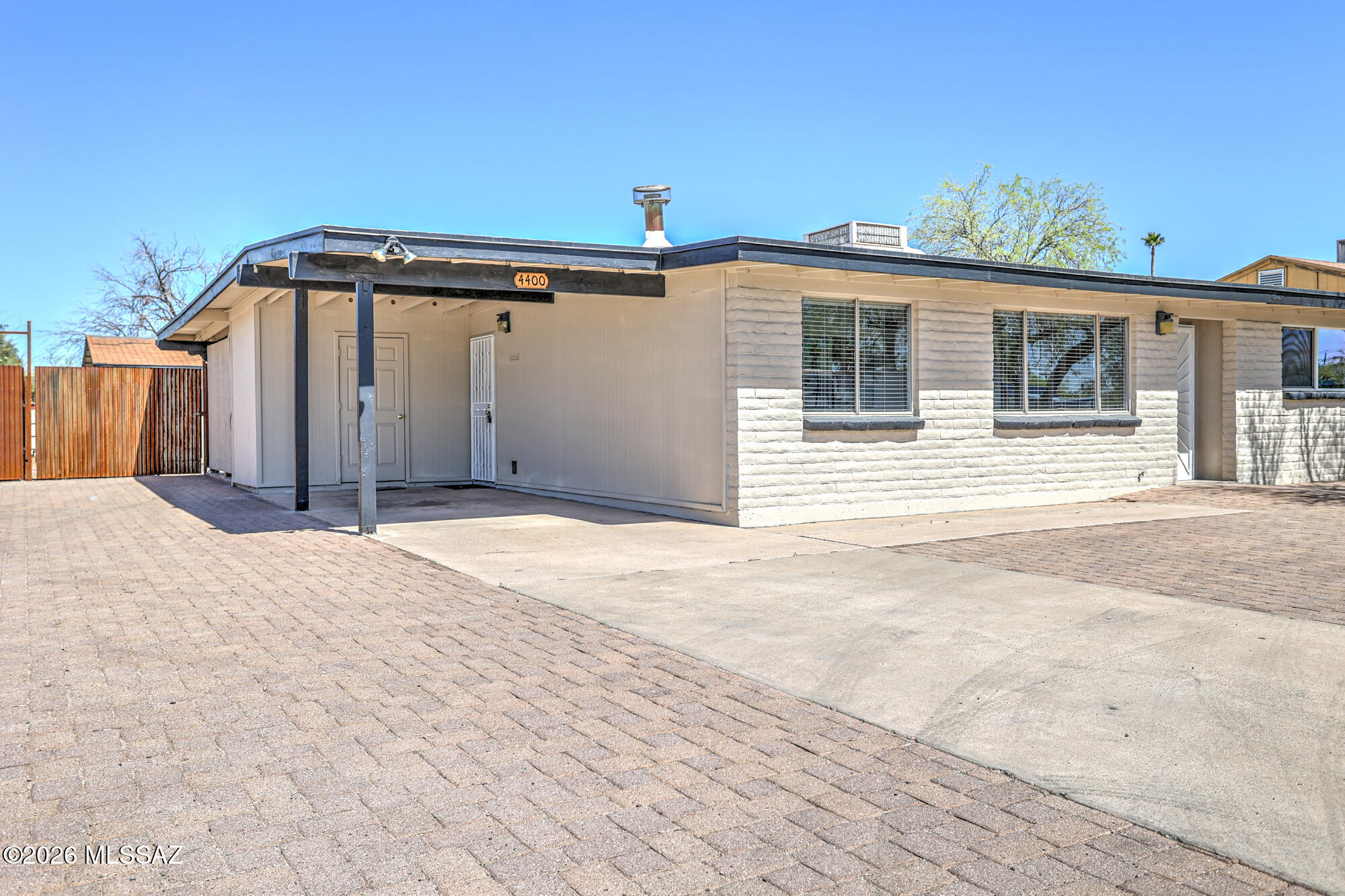4400 West Ina Road Tucson, AZ 85741 - Photo 10 of 43 a front view of a house with a outdoor space