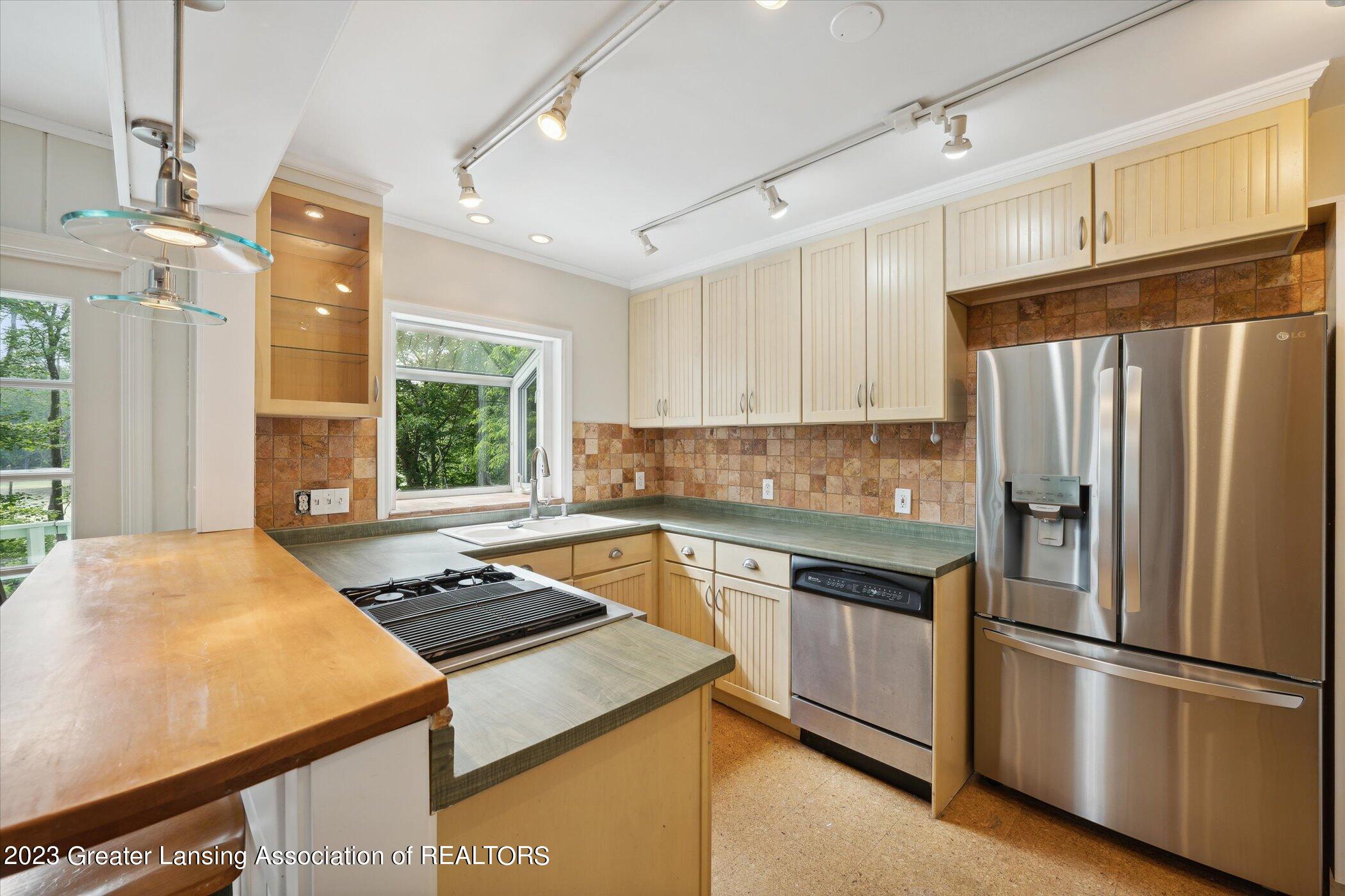 4723 Woodcraft Road Okemos, MI 48864 - Photo 17 of 33 Kitchen