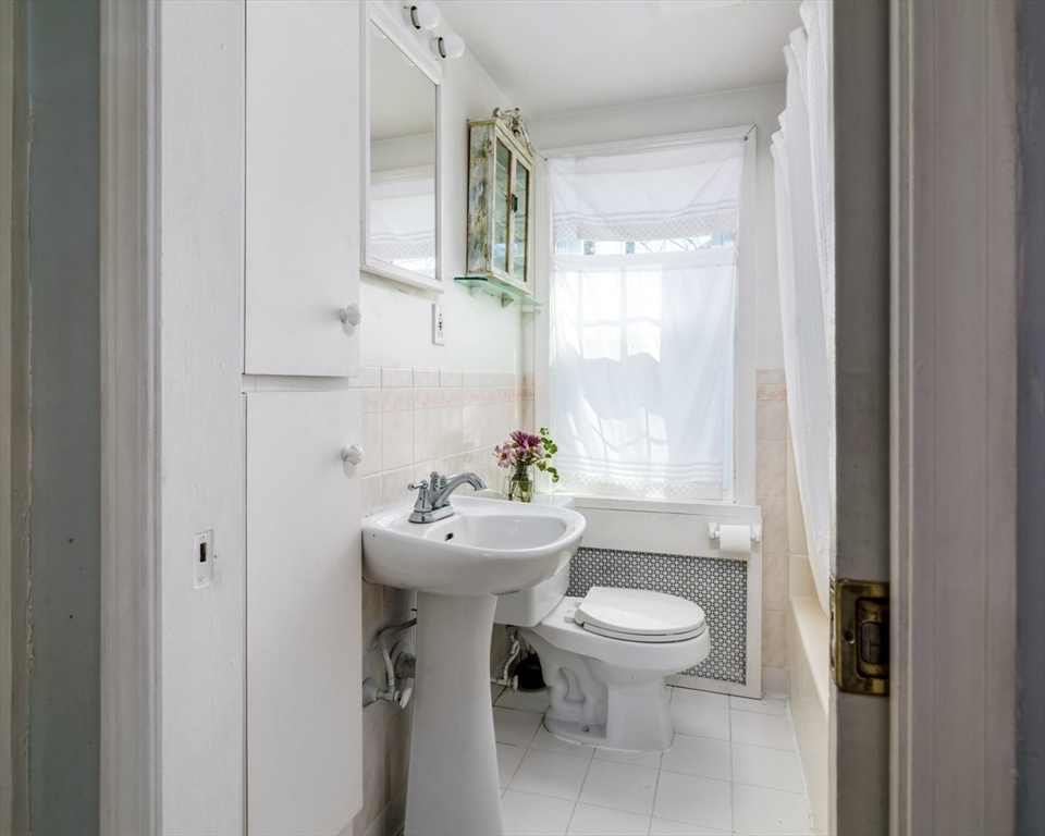 29 Simmons Road Hingham, MA 02043 - Photo 14 of 28 Gallery Image 14