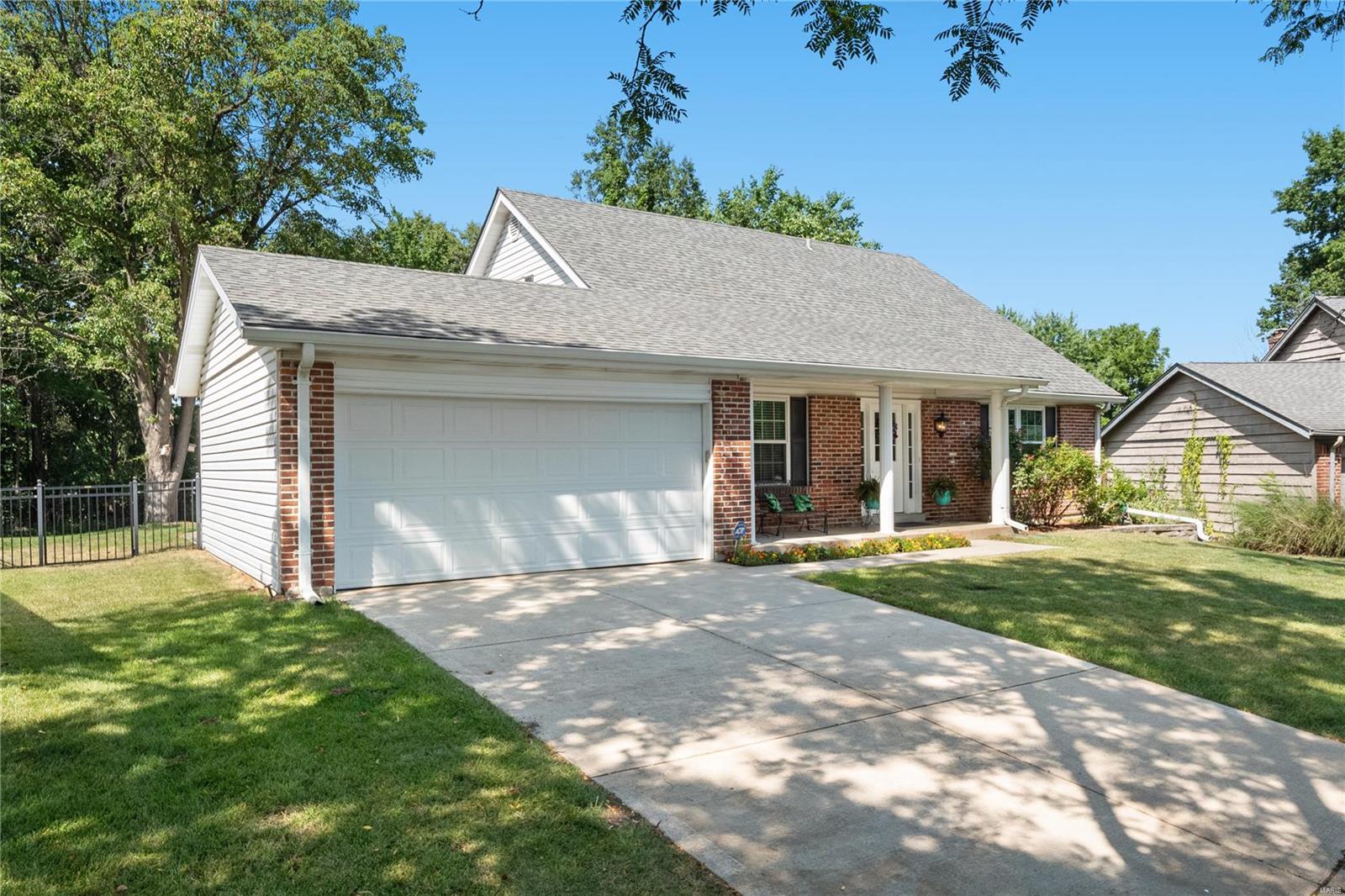 537 Cherry Ridge Court Ballwin, MO 63021 - Photo 2 of 38 Gallery Image 2
