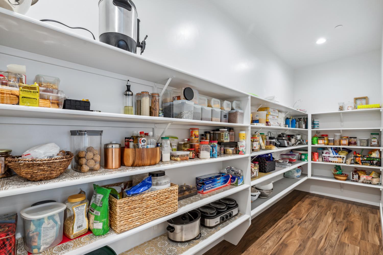 1765 North Renn Avenue Clovis, CA 93619 - Photo 26 of 50 a room with lots of books and a wooden floor